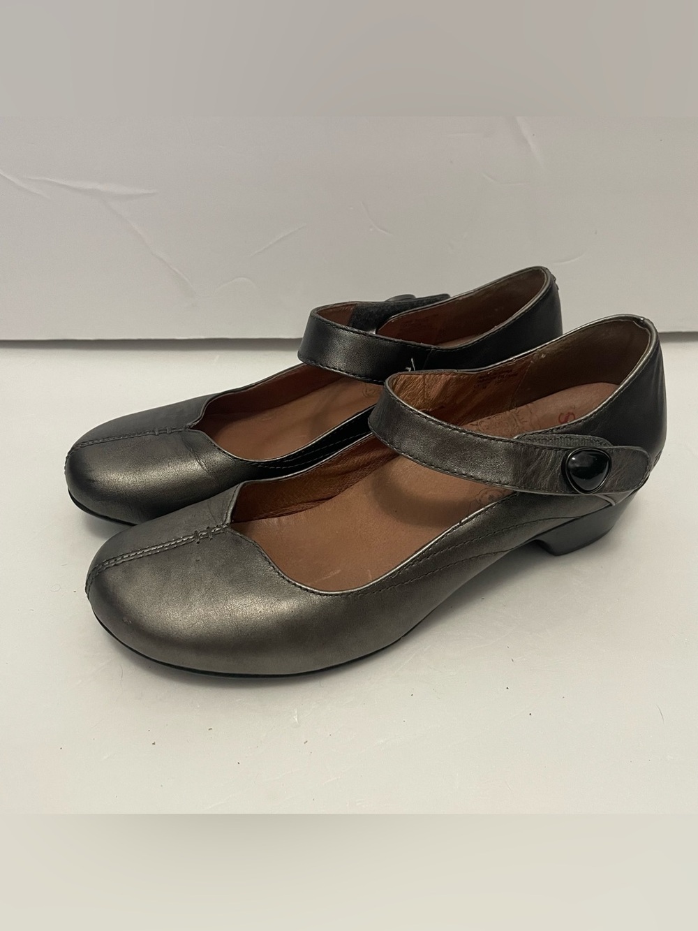 Taos Samba Womens Size 8 Shoes Pewter Metallic Leather Mary Jane Comfort Heels